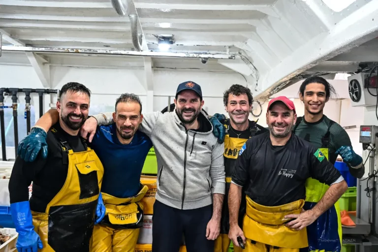 équipage de pêcheurs au filet à Saint Malo